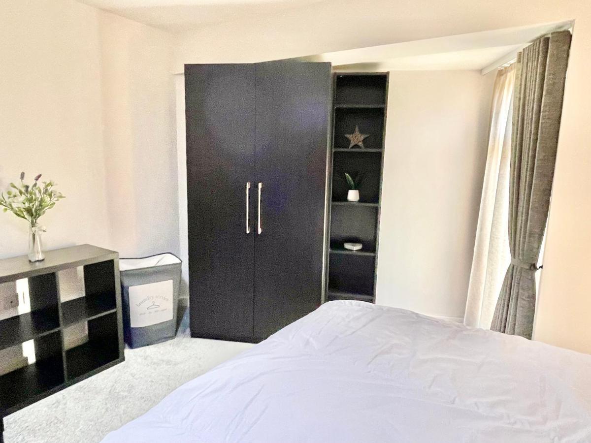 Garden View - 2 Bedroom Bungalowヨーク エクステリア 写真